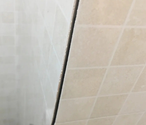市中瓷砖空鼓维修公司分享阳台瓷砖脱落的修复过程可以分为以下几个步骤