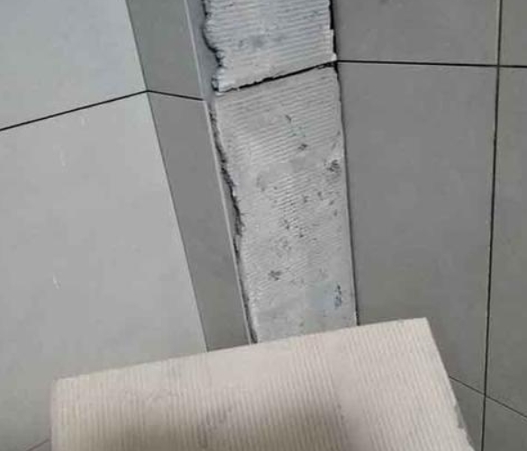 市中瓷砖空鼓维修公司分享下厨房瓷砖脱落的补救措施。